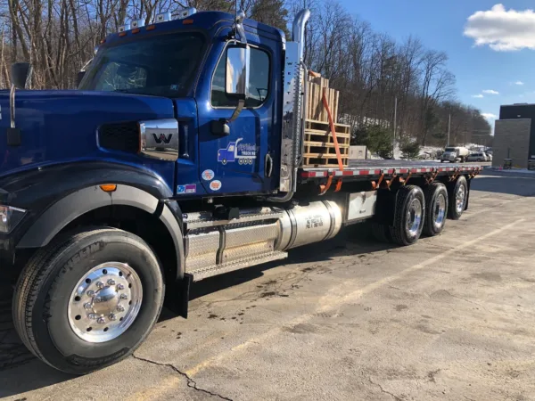 2025 Western Star Prime Mover - Image 2